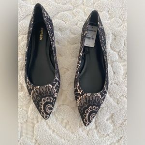Brand new size 9 Express flats with tags. Usually 8.5-fit like a 9 for sure!
